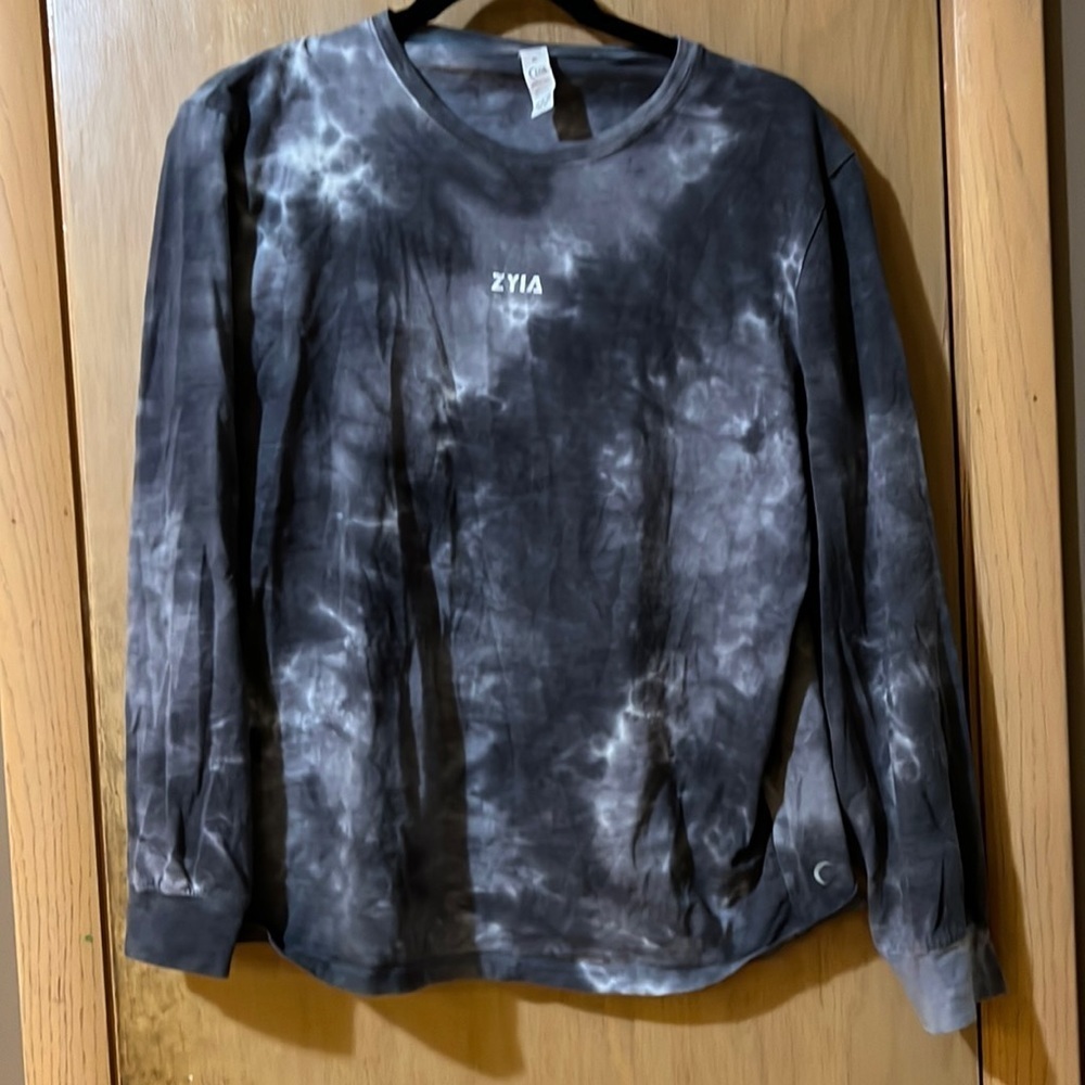 EUC Zyia Active Camo long sleeve Size XL​​​​